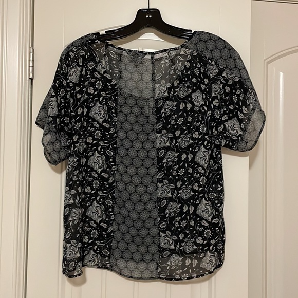 American Eagle Black Floral Blouse - Picture 4 of 5